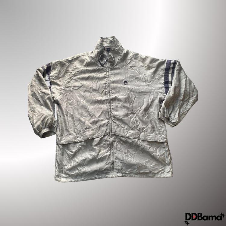 Vintage Nike windbreaker jacket with a unique crinkled silver-gray fabric.